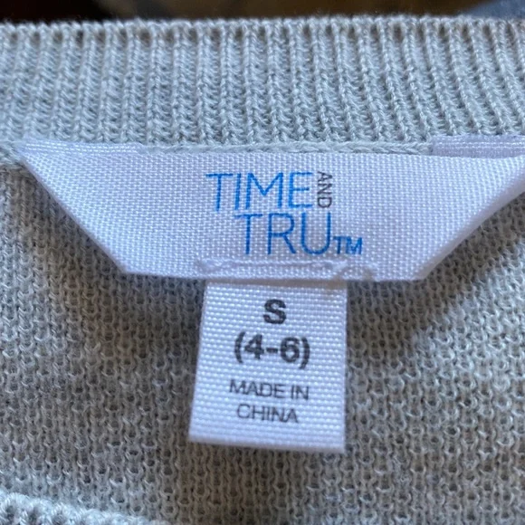 Ladies pull over “light “ sweater size S (but fits more like a M) gray/white - Picture 11 of 14